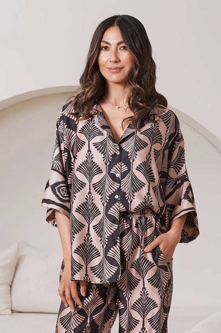 Tory Short Sleeve Collared Shirt Fan Print in Black & Espresso Tops
