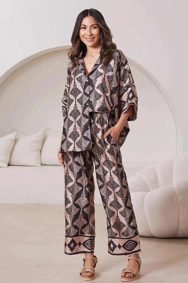 Tory Short Sleeve Collared Shirt Fan Print in Black & Espresso Tops