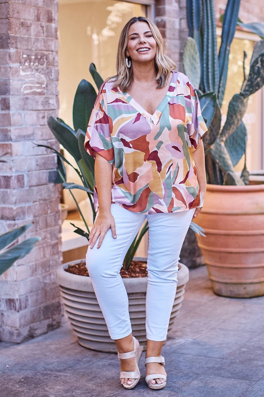 Bianca Short Sleeve Top Delia Print with V Neck Tops