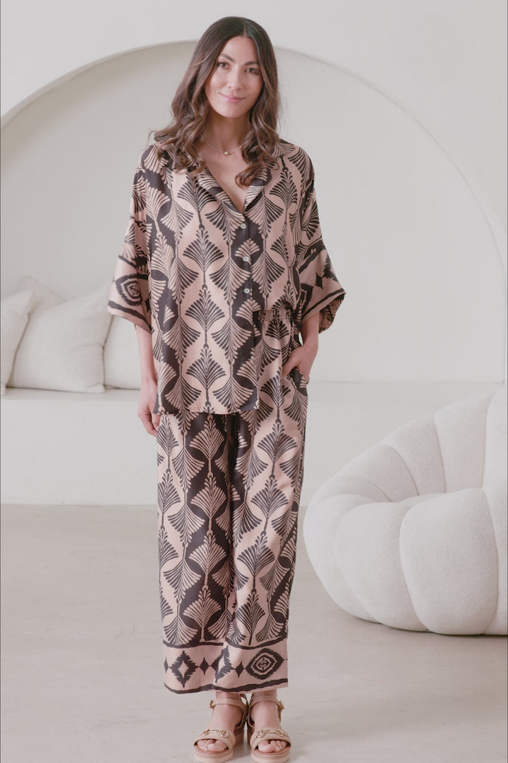 Tory Short Sleeve Collared Shirt Fan Print Black & Espresso product video by Carolina