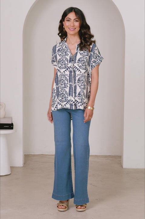 Antonella Collared Short Sleeve Top Navy product video by Carolina