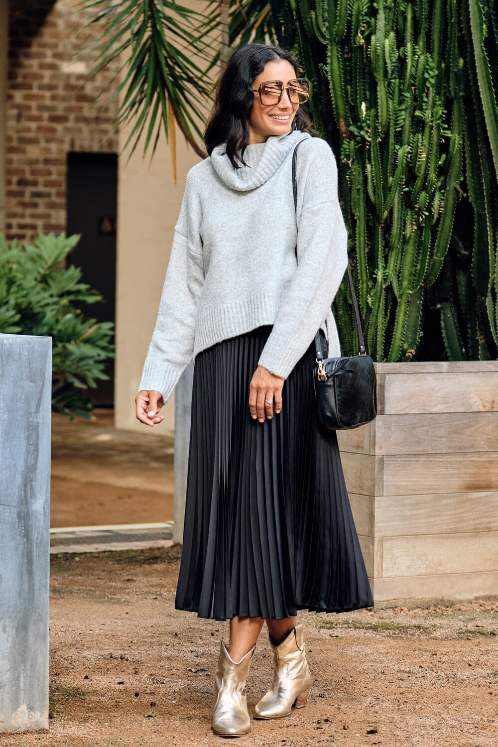 Black pleated shop skirt fall outfits