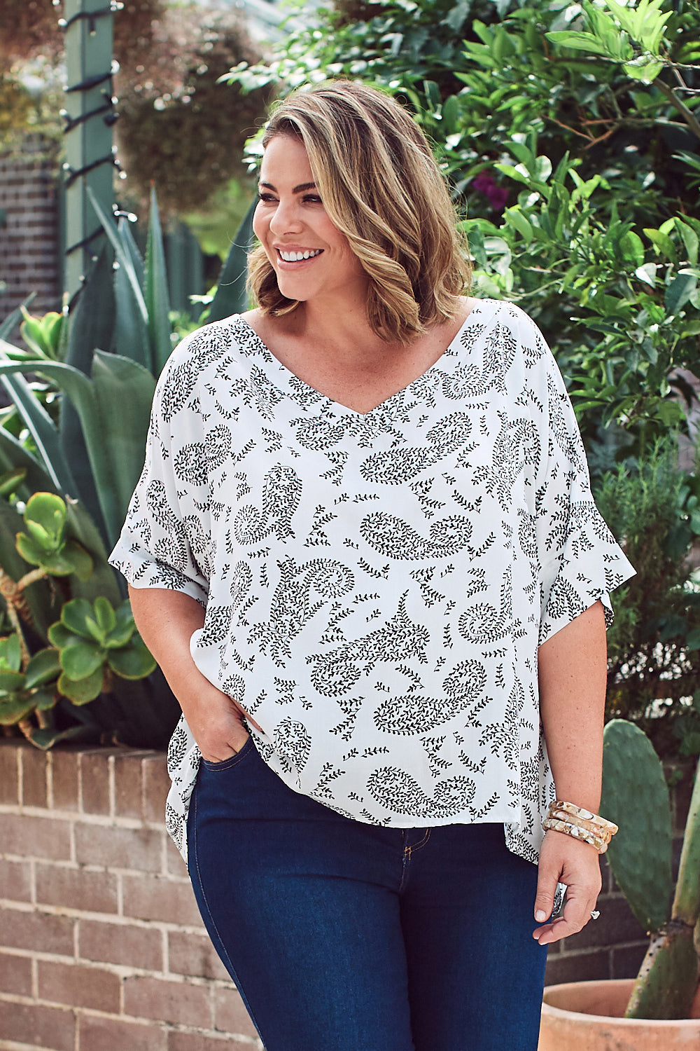Bianca Short Sleeve Top Paisley Print White With V Neck Tops