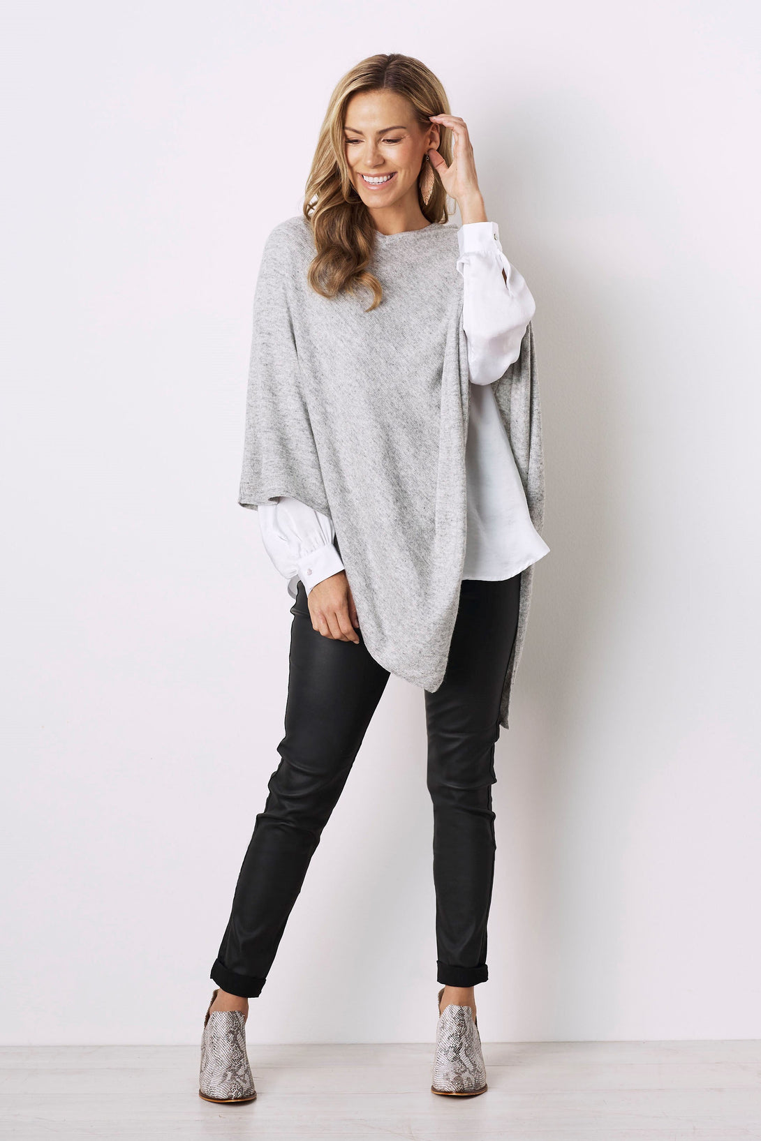 Cashmere and Wool Poncho Light Grey Knitwear