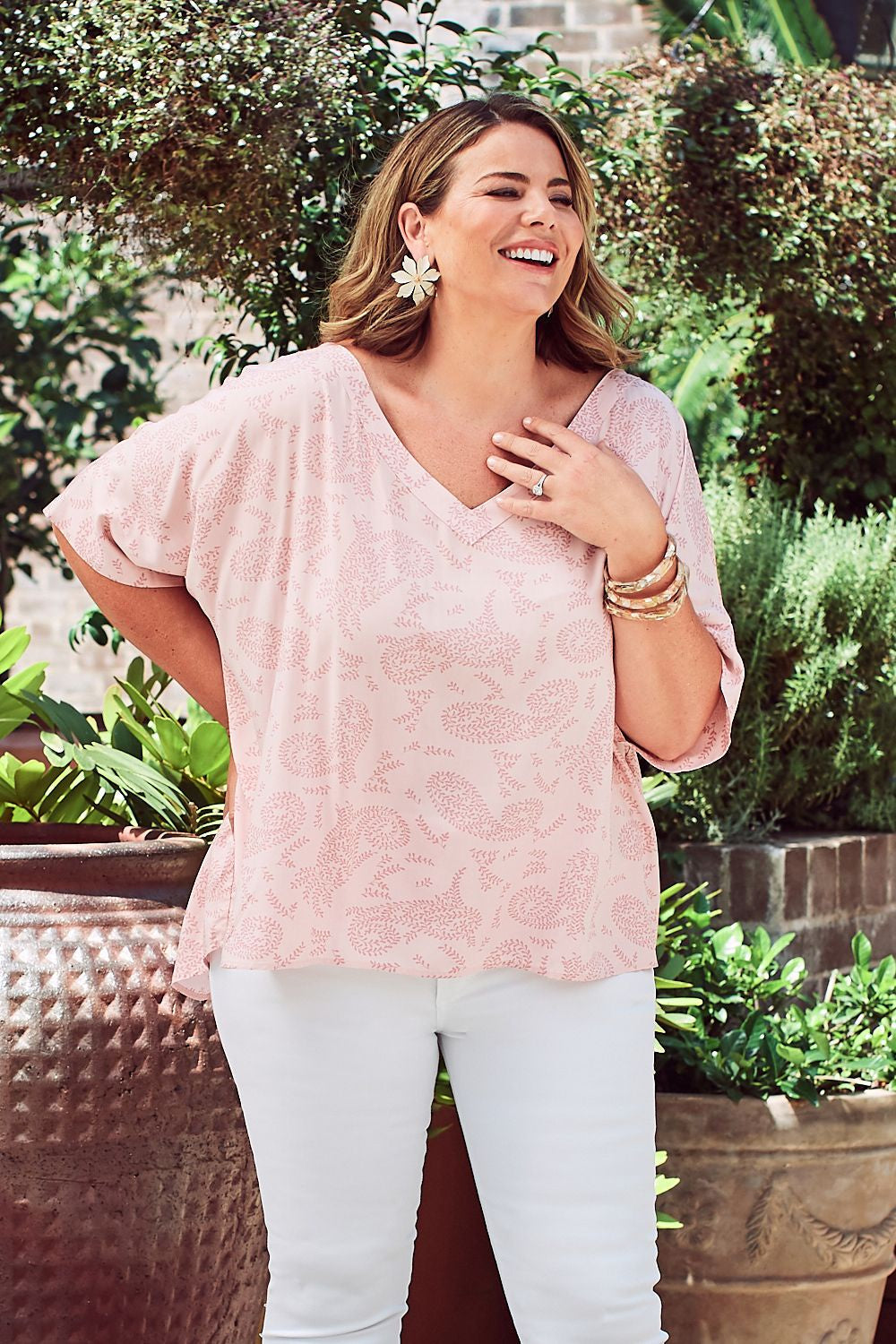 Bianca Short Sleeve Top Paisley Print Blush With V Neck Tops